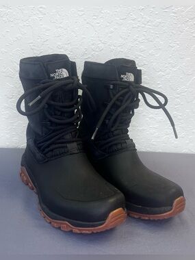 The North Face Yukons Mid Boots Women’s size 6.5 Black